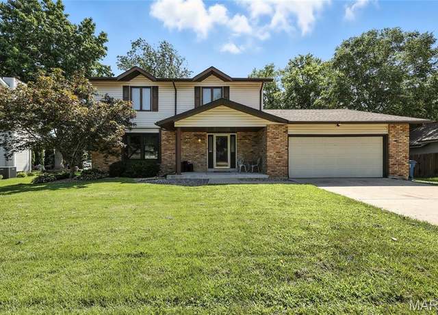 Property at 1108 Lancaster Dr, St Charles, MO 63301, 4 beds, 2.5 baths