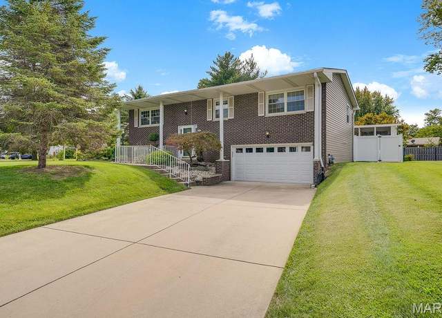 Property at 701 Nebraska St, Bethalto, IL 62010, 4 beds, 1.5 baths
