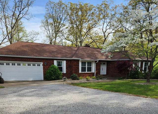 Property at 18865 E Weber Rd, Mount Vernon, IL 62864, 4 beds, 2 baths