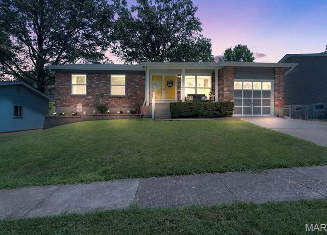 Property at 4322 Martyridge Dr, Mehlville, MO 63129, 3 beds, 2.5 baths