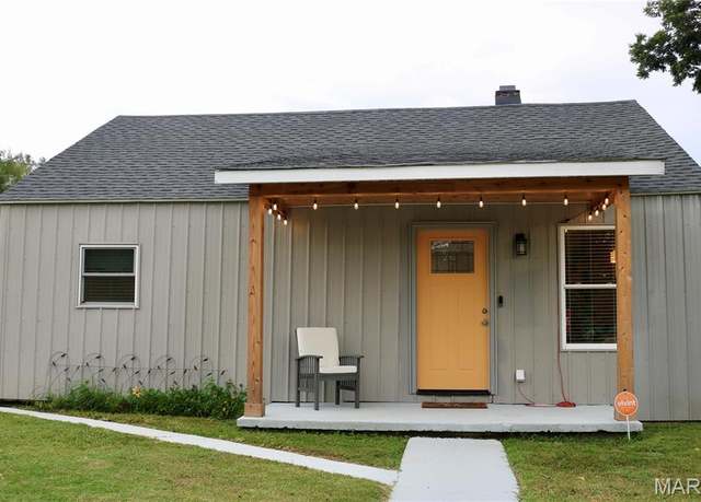 Property at 325 Daniel St, Sikeston, MO 63801, 3 beds, 2 baths
