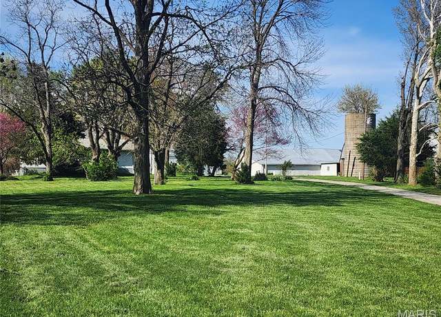 Property at 11478 Mansholt Rd, Bunker Hill, IL 62014, 3 beds, 2 baths