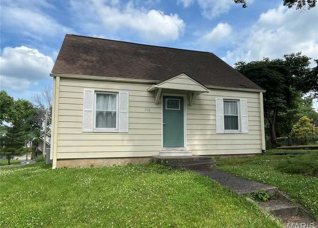 Property at 318 3rd St, Winfield, MO 63389, 2 beds, 1 bath