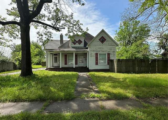 Property at 111 Dorothy St, Sikeston, MO 63801, 3 beds, 2 baths