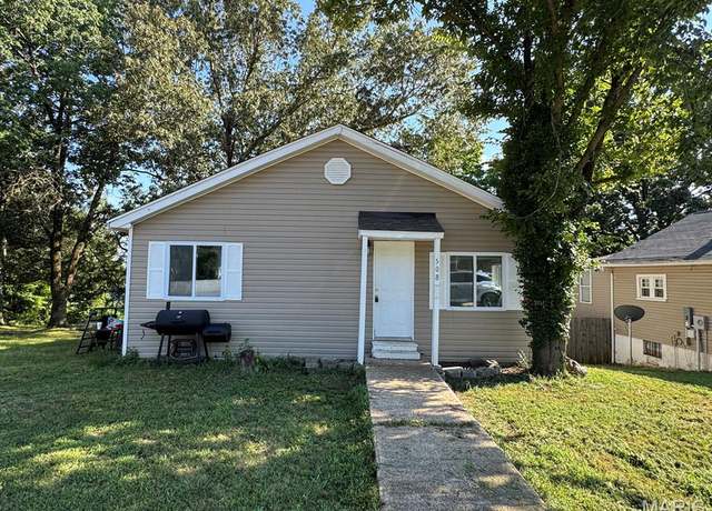 Property at 508 Apple St, Poplar Bluff, MO 63901, 3 beds, 2 baths
