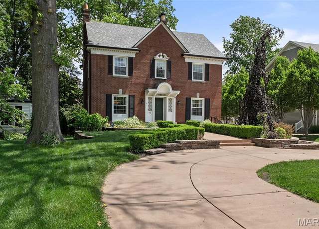 Property at 582 S Berry Rd, Webster Groves, MO 63122, 5 beds, 4.5 baths