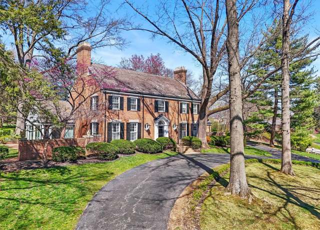 Property at 3 Greenbriar Dr, Ladue, MO 63124, 5 beds, 4.5 baths