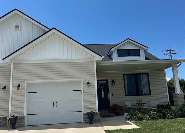 Property at 10 Arbor Crest Dr, Highland, IL 62249