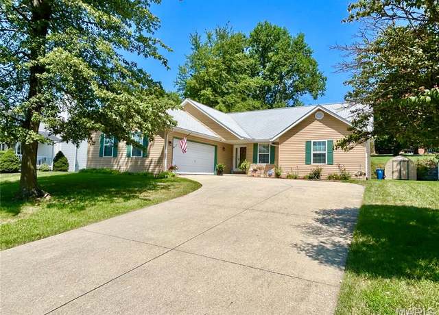 Property at 3225 Tanglebrook Dr, Belleville, IL 62221, 3 beds, 2 baths