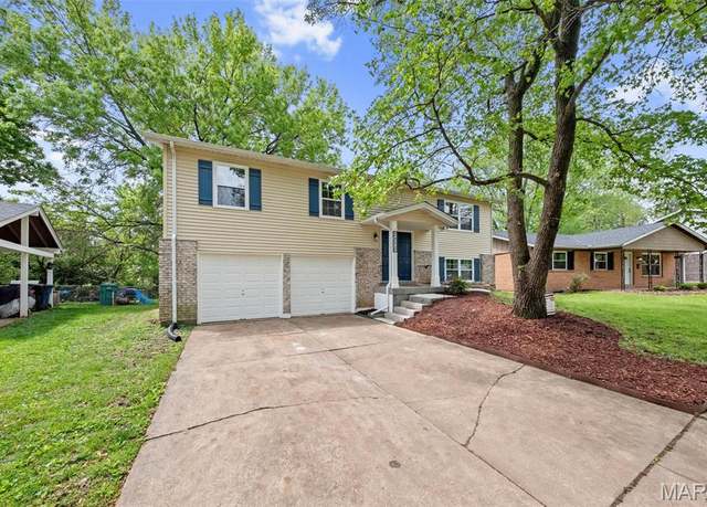 Property at 2372 Battlefield Dr, Florissant, MO 63031, 4 beds, 2 baths