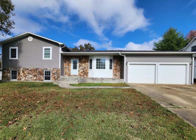 Property at 851 Wilcox Rd, Poplar Bluff, MO 63901, 4 beds, 2 baths