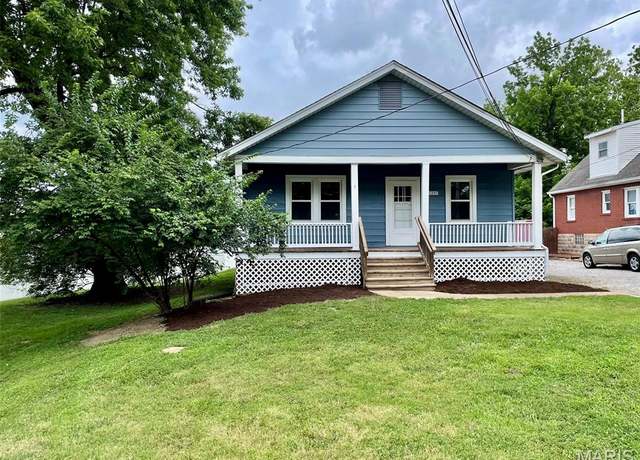 Property at 11347 Oak Ave, Bridgeton, MO 63044, 4 beds, 2 baths
