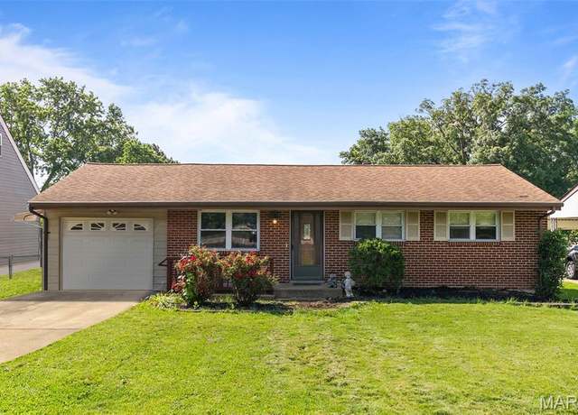 Property at 2202 Valley Park Rd, Fenton, MO 63026, 3 beds, 2 baths