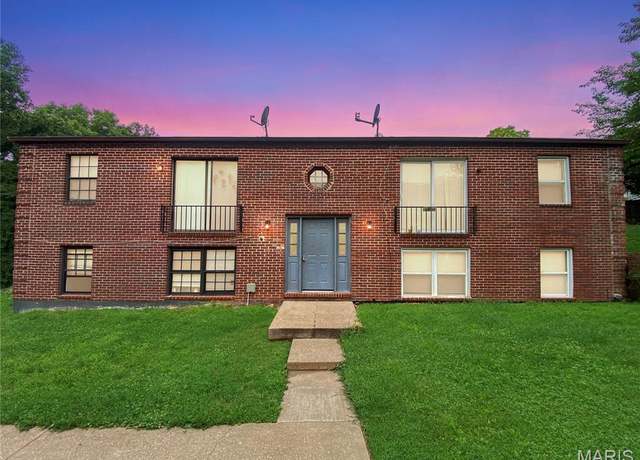 Property at 285 Mount Everest Dr, Fenton, MO 63026, 32 beds, 16 baths