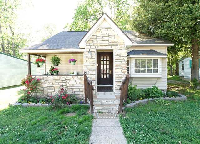 Property at 811 N Catalpa St, Dexter, MO 63841, 2 beds, 1.5 baths
