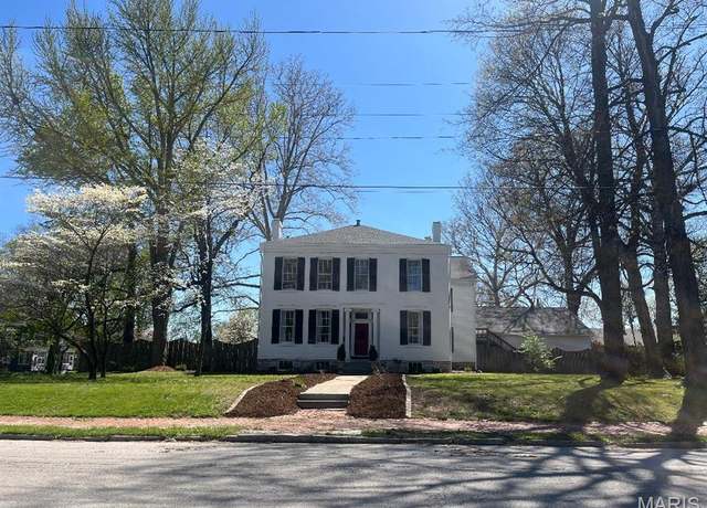 Property at 445 E 12th St, Alton, IL 62002, 6 beds, 2 baths