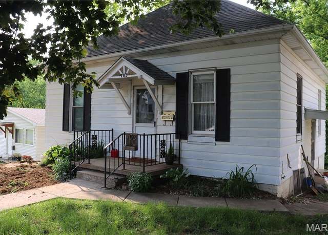 Property at 703 Peers Ave, Collinsville, IL 62234, 2 beds, 1 bath