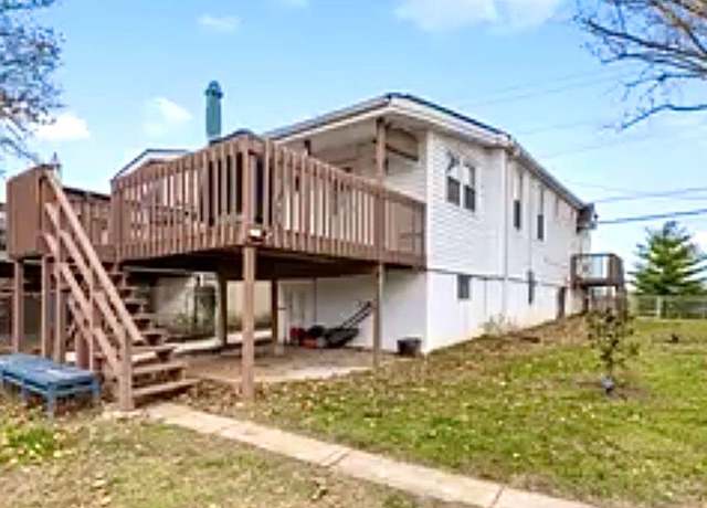Property at 300 W Ripa Ave, Saint Louis, MO 63125, 2 beds, 1 bath