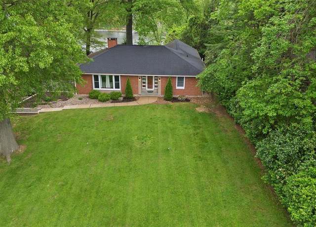 Property at 350 Barnett Dr, Edwardsville, IL 62025, 3 beds, 2.5 baths