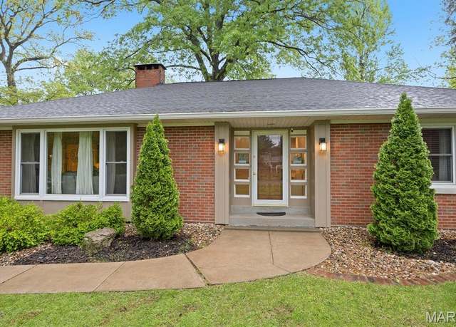 Property at 350 Barnett Dr, Edwardsville, IL 62025, 3 beds, 2.5 baths