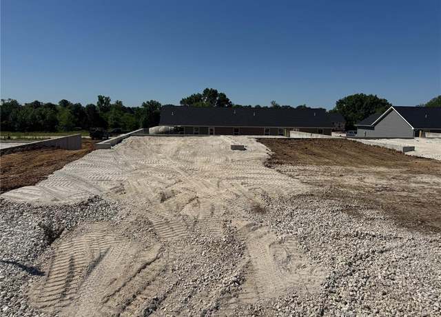 Property at 280 Railroad St, Moscow Mills, MO 63362, 3 beds, 2 baths