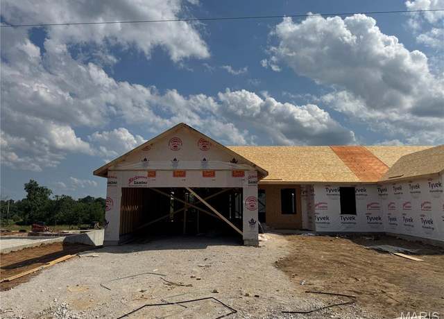 Property at 280 Railroad St, Moscow Mills, MO 63362, 3 beds, 2 baths