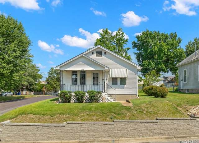 Property at 300 Fair St, Washington, MO 63090, 2 beds, 1 bath