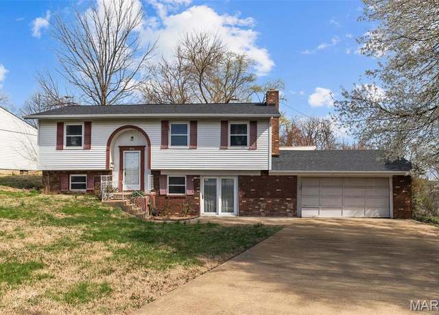 Property at 953 E 1st St, Washington, MO 63090, 4 beds, 2 baths