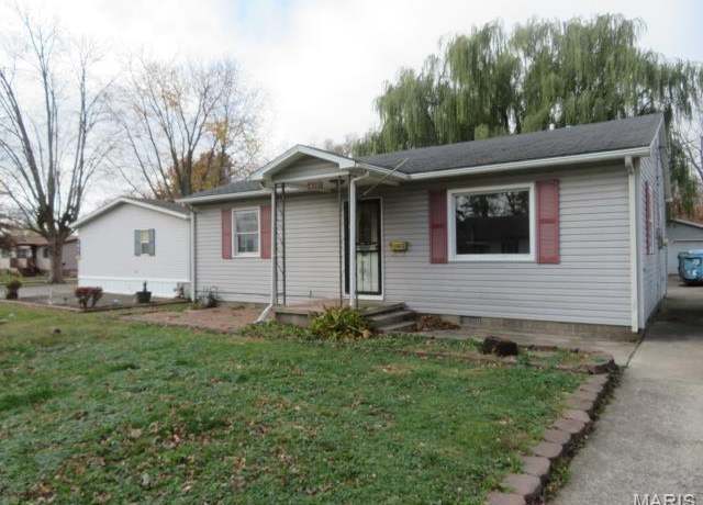 Property at 817 S Montgomery Ave, Litchfield, IL 62056, 3 beds, 2 baths