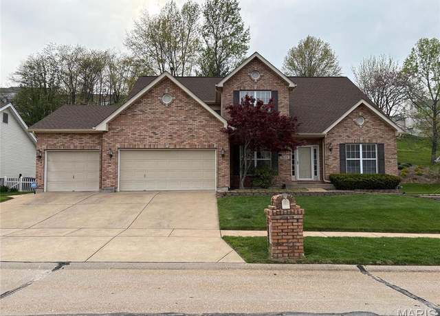 Property at 1629 Ivy Chase Ln, Fenton, MO 63026, 5 beds, 4.5 baths
