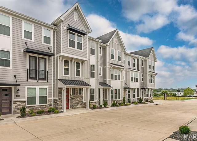 Property at 8916 Gateway Cir Unit 41-805, Richmond Heights, MO 63144, 3 beds, 3.5 baths
