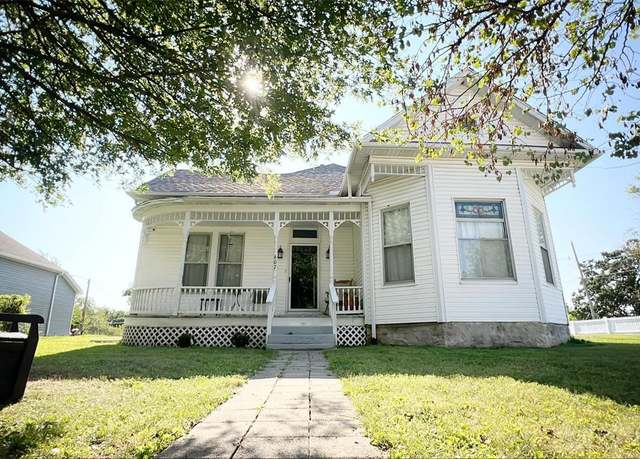 Property at 607 N Jackson St, Salem, MO 65560, 5 beds, 2 baths