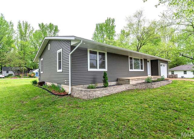 Property at 415 W James Blvd, St James, MO 65559, 3 beds, 2 baths
