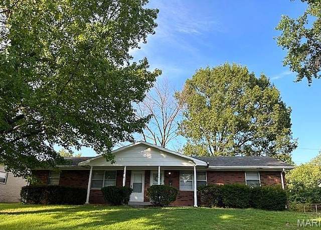 Property at 208 Gettysburg Rd, Belleville, IL 62226, 4 beds, 2 baths
