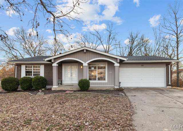Property at 370 Marywood Ct, Ballwin, MO 63021, 3 beds, 2 baths