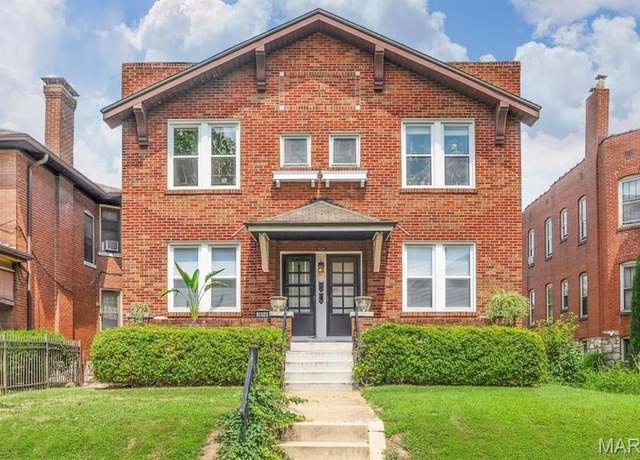 Property at 3659 Dover Pl, St Louis, MO 63116, 4 beds, 2 baths
