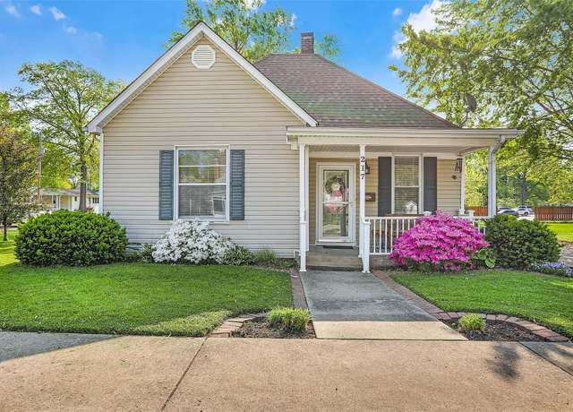 Property at 217 Staunton Rd, Troy, IL 62294, 3 beds, 2 baths