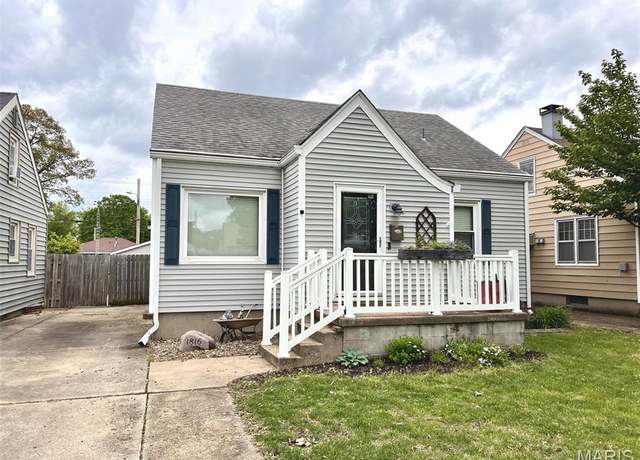Property at 1816 N 22nd St, Springfield, IL 62702, 4 beds, 1.5 baths