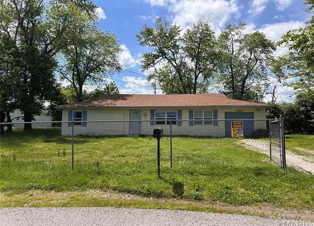 Property at 1923 Ridgeway Dr, Arnold, MO 63010, 2 beds, 1 bath