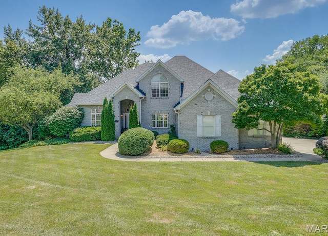 Property at 1 Fairway Dr, Edwardsville, IL 62025, 4 beds, 3.5 baths