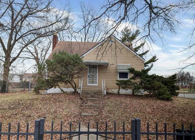 Property at 700 Pershing St, East St Louis, IL 62203, 3 beds, 1 bath