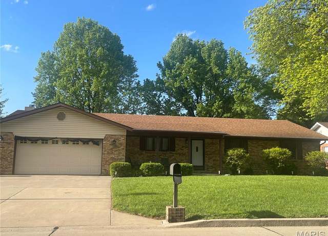 Property at 4616 Old Caseyville Rd, Belleville, IL 62223, 3 beds, 2 baths