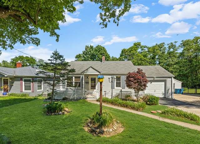 Property at 705 Lillian St, Collinsville, IL 62234, 2 beds, 1.5 baths