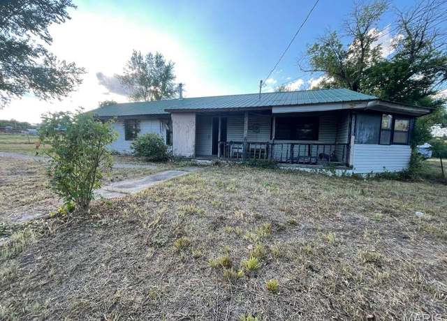 Property at 1075 Kenoly St, Lebanon, MO 65536, 3 beds, 1 bath