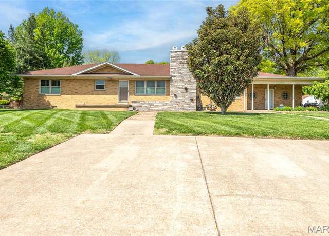 Property at 2048 Pontoon Rd, Granite City, IL 62040, 3 beds, 2.5 baths