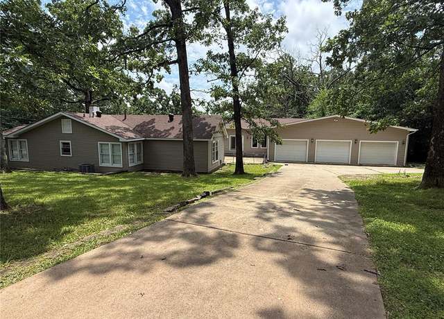 Property at 1345 Nooney St, Poplar Bluff, MO 63901, 5 beds, 3.5 baths