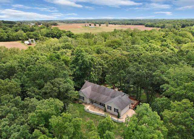 Property at 238 Skyway Dr, New Haven, MO 63068, 4 beds, 3 baths