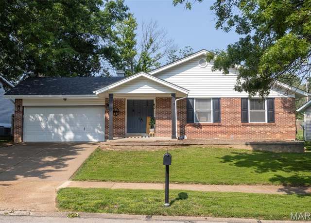 Property at 531 Charoak Dr, Ballwin, MO 63021, 3 beds, 3 baths