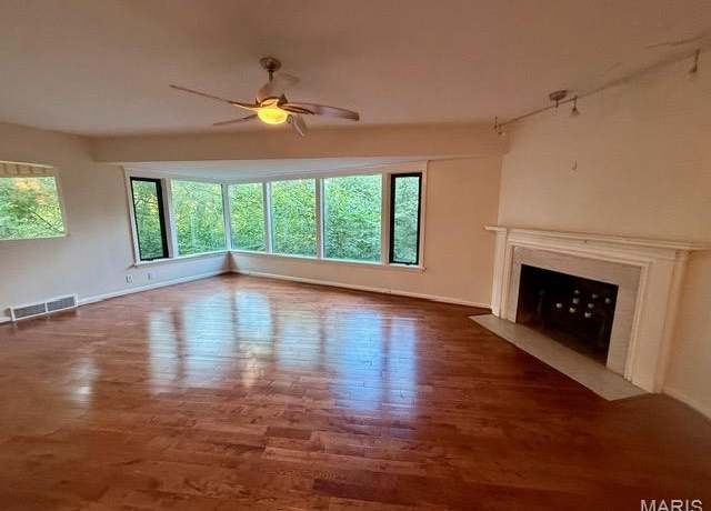Property at 1 Rivermont Dr, Cape Girardeau, MO 63701, 3 beds, 3.5 baths