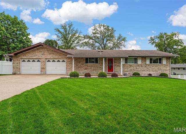 Property at 4222 Aqua Ridge Dr, St Louis, MO 63129, 3 beds, 2 baths